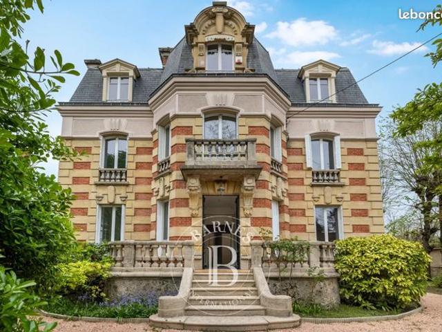 Maison 12 pièces 323 m²