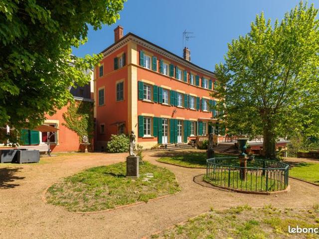 Maison 12 pièces 323 m²