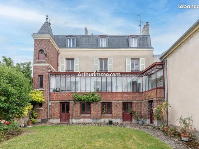 Maison 12 pièces 320 m²