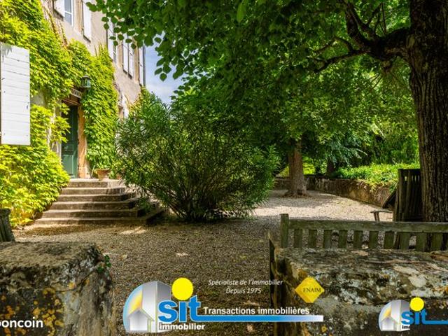 Maison 12 pièces 320 m²