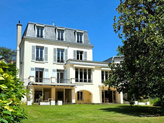 Maison 12 pièces 320 m²