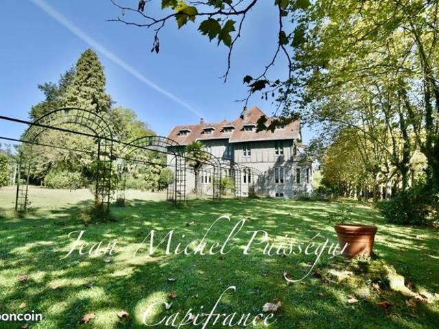Maison 12 pièces 320 m²