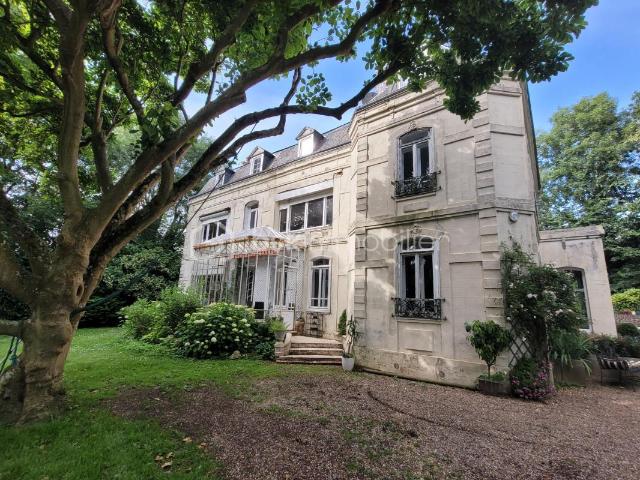 Maison 12 pièces 320 m²