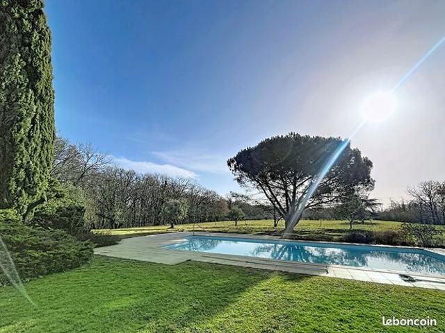 Maison 12 pièces 320 m²