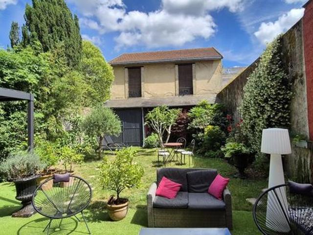Maison 12 pièces 327 m²