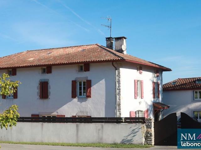 Maison 12 pièces 327 m²