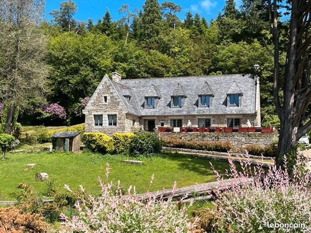Maison 12 pièces 324 m²