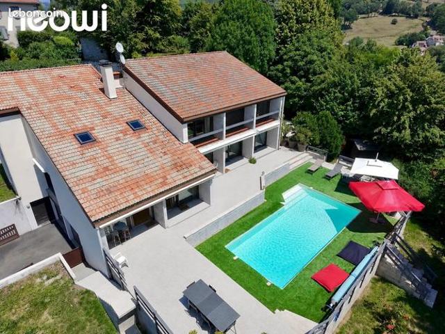 Maison 12 pièces 324 m²