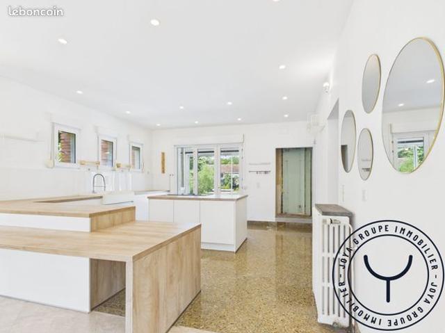 Maison 12 pièces 325 m²