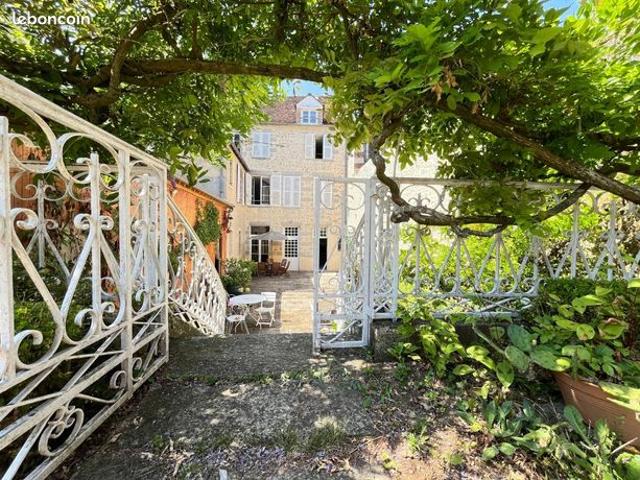 Maison 12 pièces 325 m²