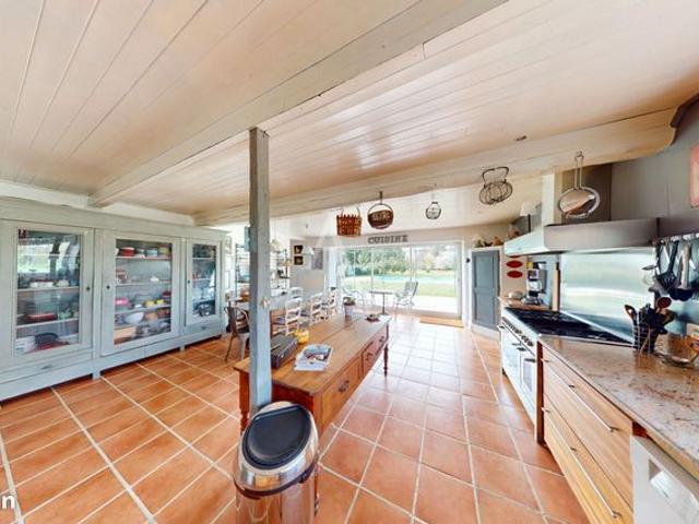 Maison 12 pièces 328 m²