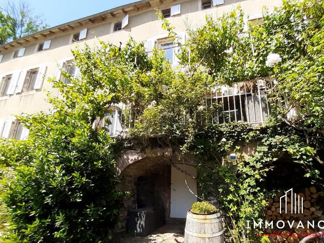 Maison 12 pièces 328 m²