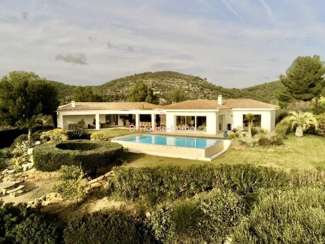Maison 12 pièces 330 m²