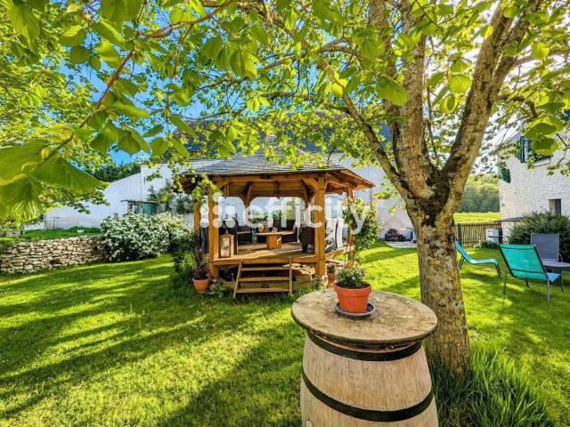 Maison 12 pièces 330 m²