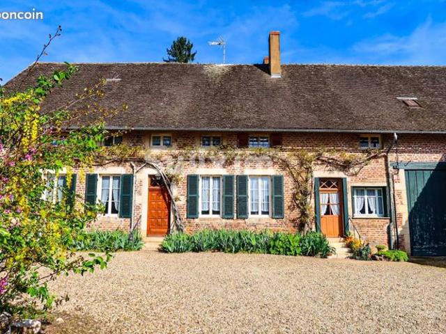 Maison 12 pièces 330 m²