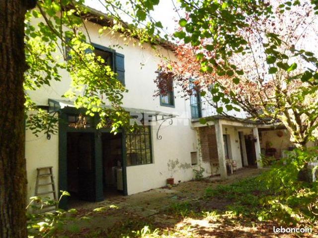 Maison 12 pièces 330 m²