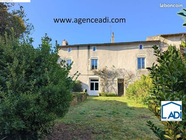 Maison 12 pièces 331 m²