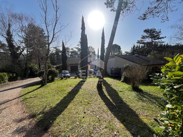 Maison 12 pièces 332 m²