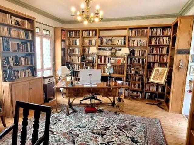 Maison 12 pièces 334 m²