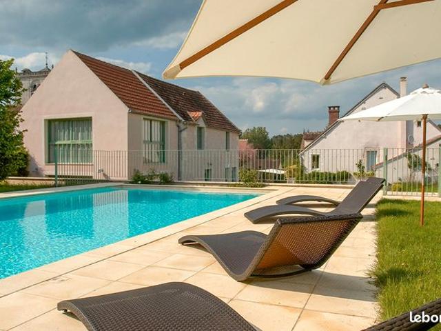 Maison 12 pièces 335 m²