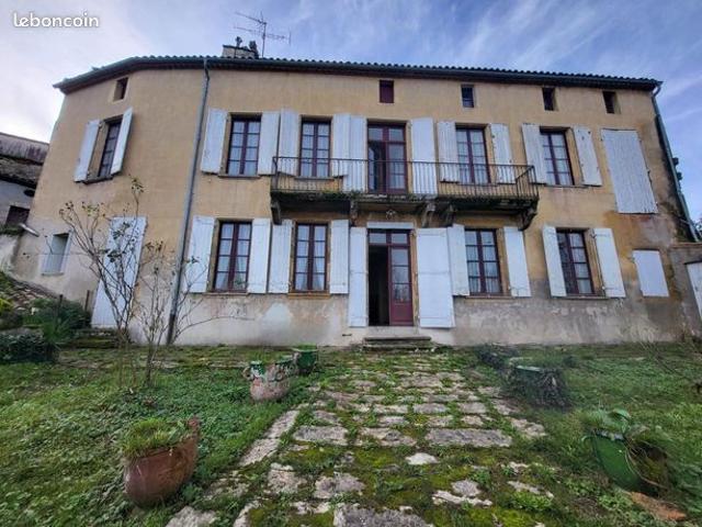 Maison 12 pièces 450 m²