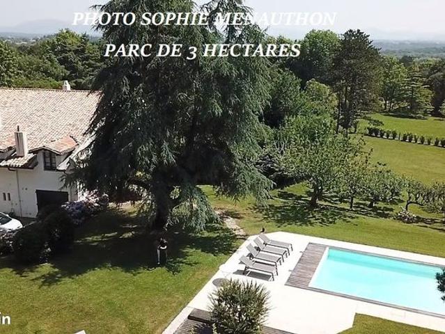 Maison 12 pièces 450 m²
