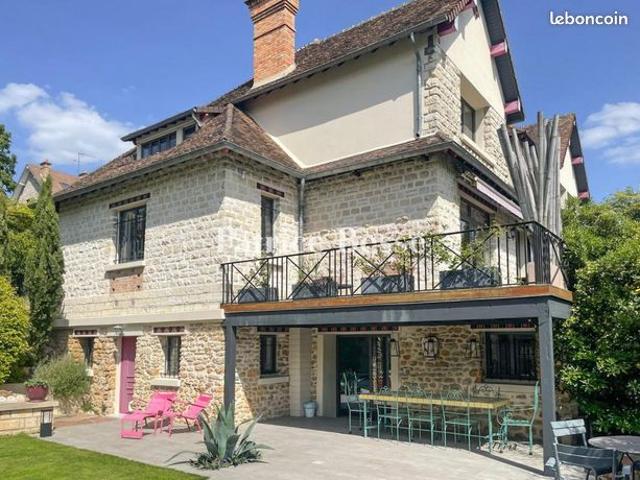 Maison 12 pièces 465 m²