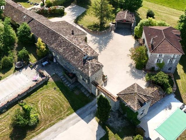 Maison 12 pièces 470 m²