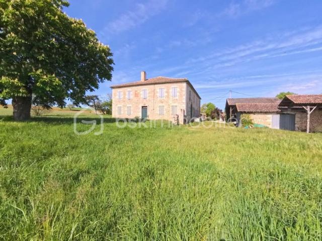 Maison 12 pièces 470 m²