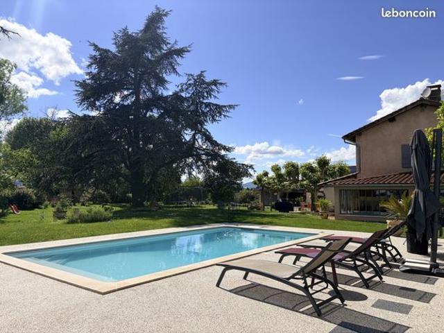 Maison 12 pièces 486 m²