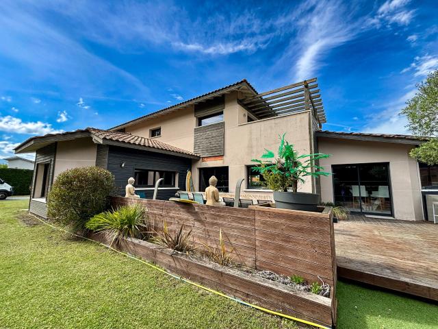 Maison 12 pièces 400 m²