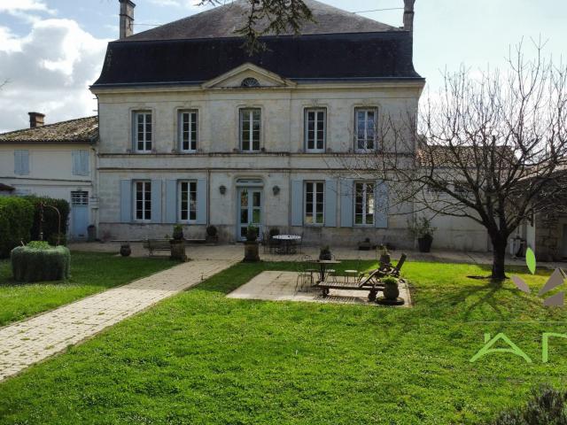 Maison 12 pièces 415 m²