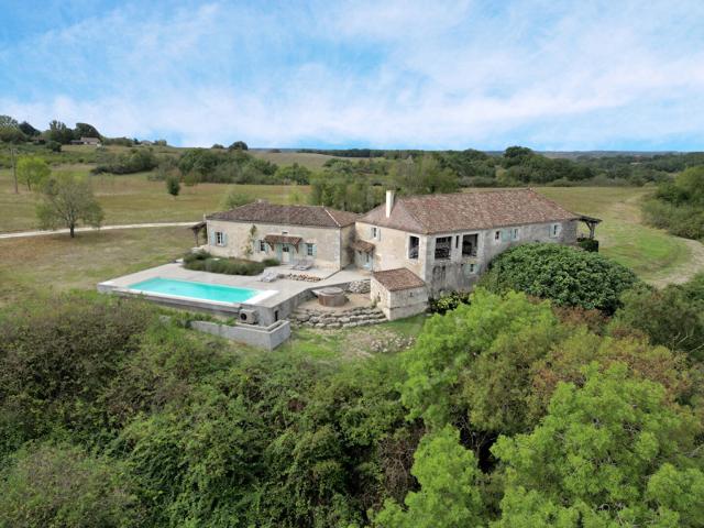 Maison 12 pièces 422 m²