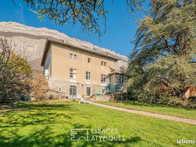 Maison 12 pièces 425 m²