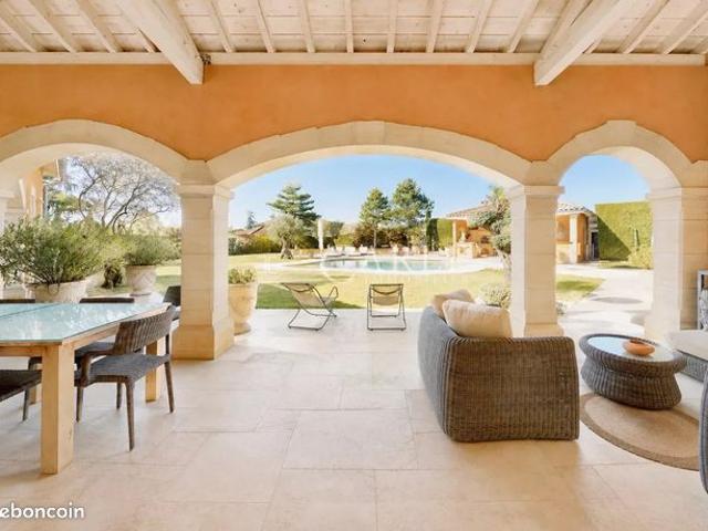 Maison 12 pièces 567 m²