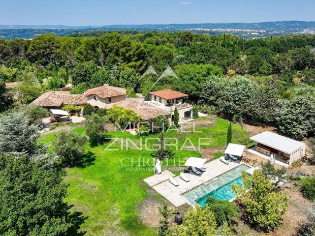 Maison 12 pièces 581 m²