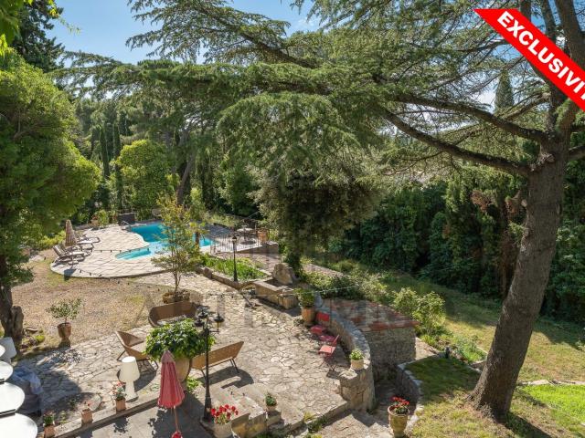 Maison 12 pièces 640 m²