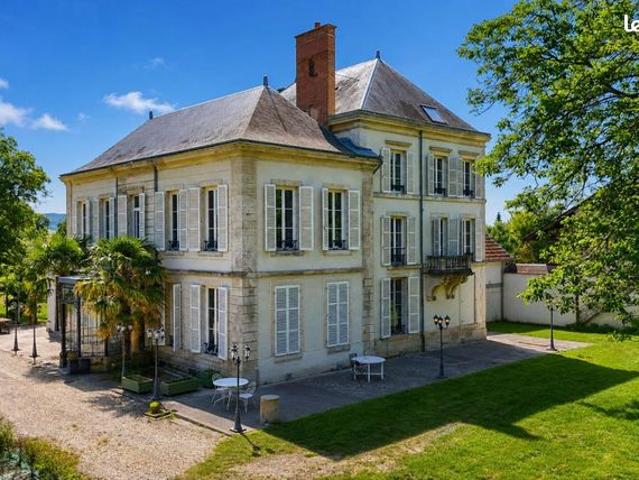 Maison 12 pièces 649 m²
