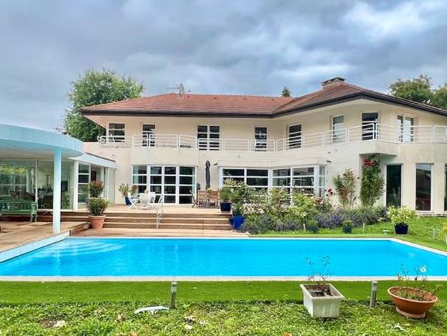 Maison 12 pièces 680 m²