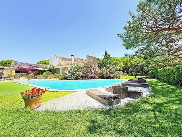 Maison 12 pièces 829 m²