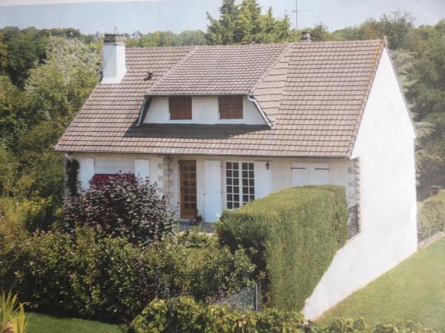 Maison 128 m2, sous sol total, terrain 646 m2.
