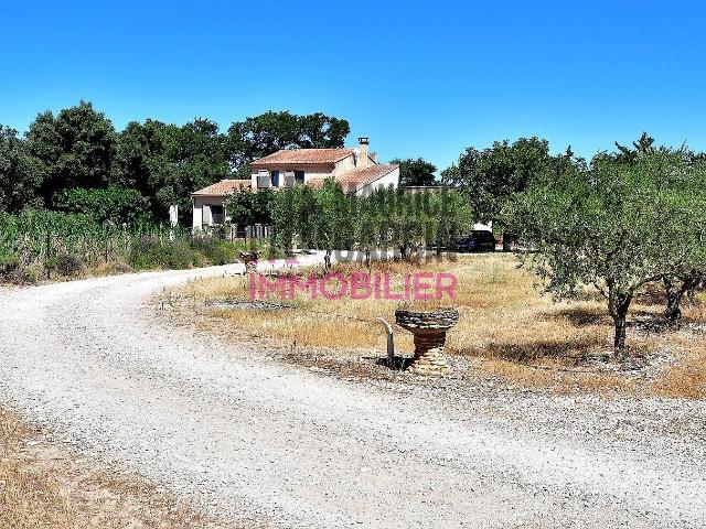 Maison 135m² Terrain de 4570m² 135m² Sarrians