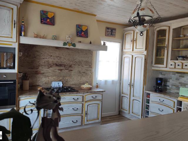 Maison 130 m², 3 chambres, bureau + sous sol, puits sur 3812 m² clos