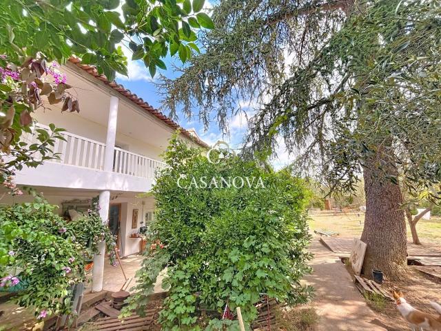 Campagne de Beziers, maison sur 1500 m² de terrain, 260 m² d. 130m² Béziers