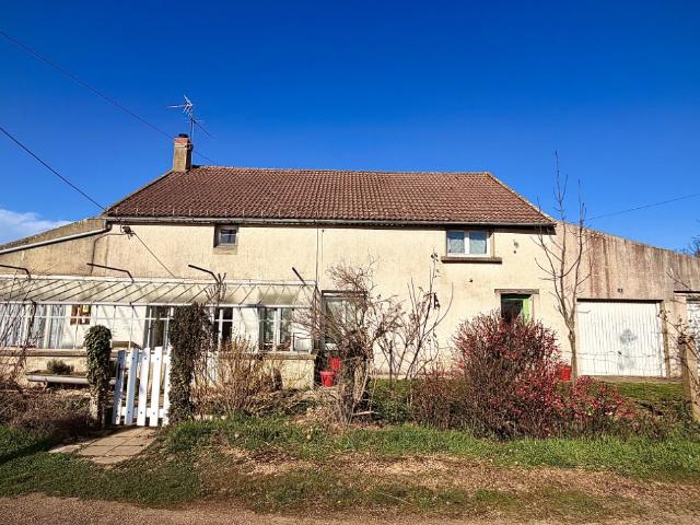 MAISON 131 M2 VIC DE CHASSENAY