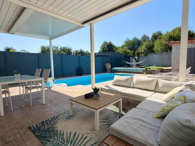 Maison 133 m2 avec piscine chauffée, 4 chambres et garage Proche lac du Crès