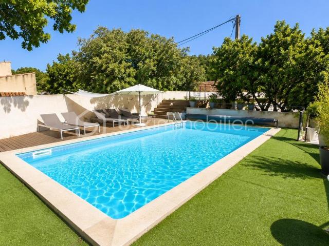 Maison 13 pièces 240 m²