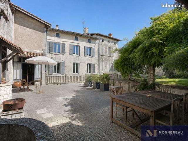 Maison 13 pièces 248 m²
