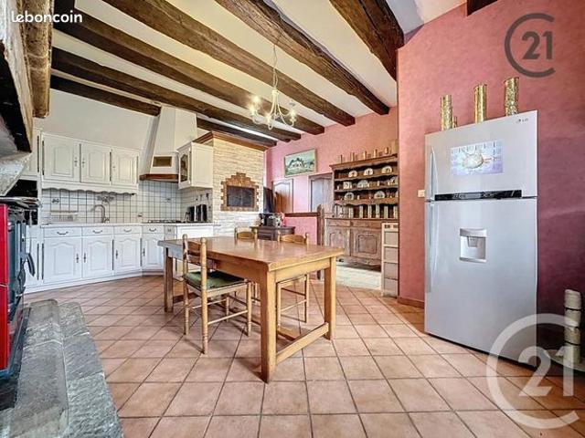 Maison 13 pièces 251 m²