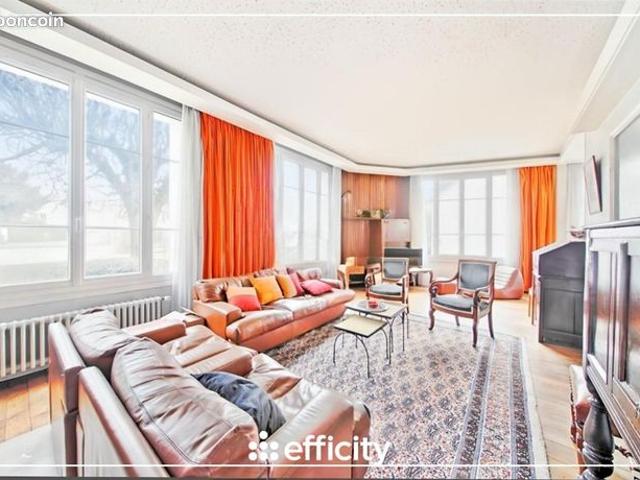 Maison 13 pièces 261 m²